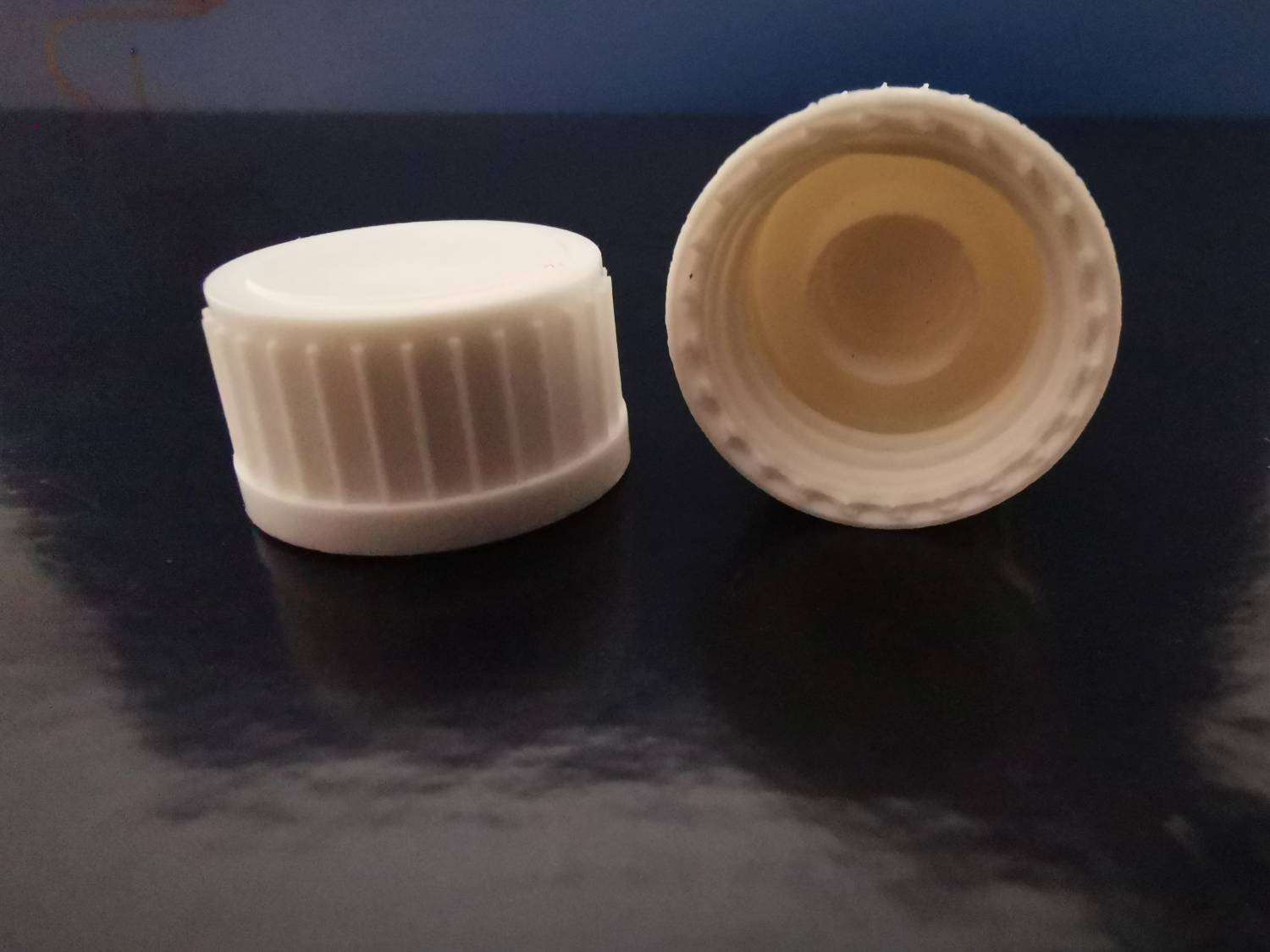 GH-18 fehér önzáras kupak