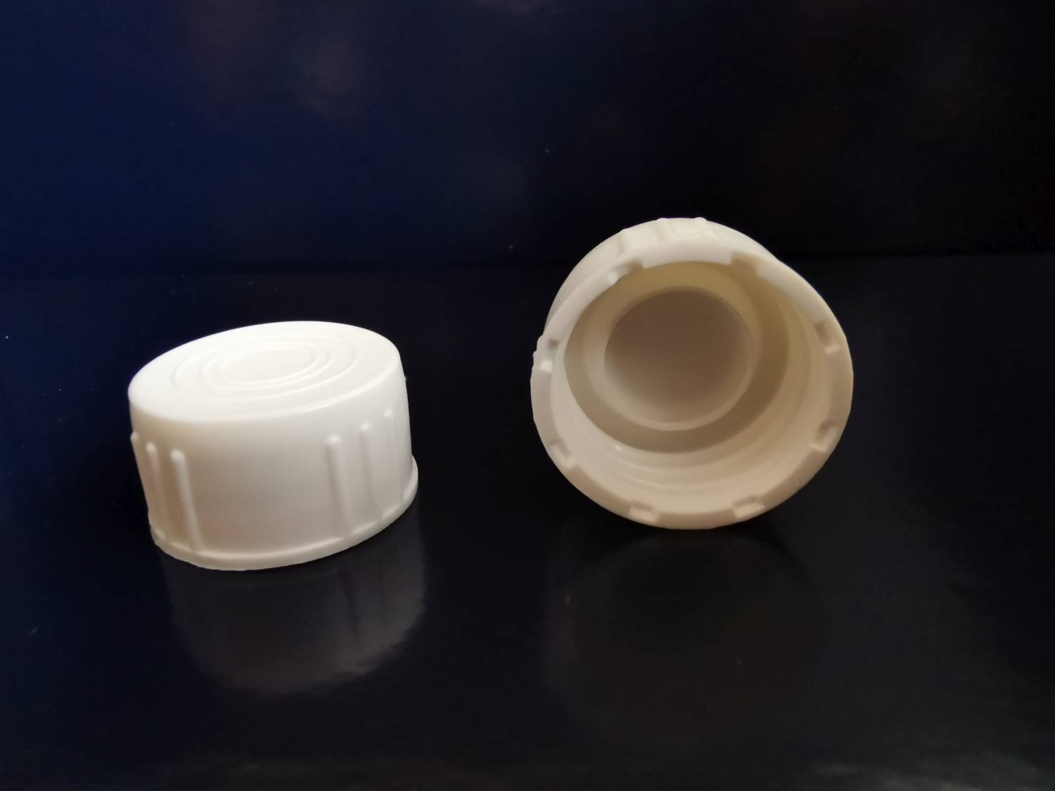 PP-28 fehér önzáras kupak